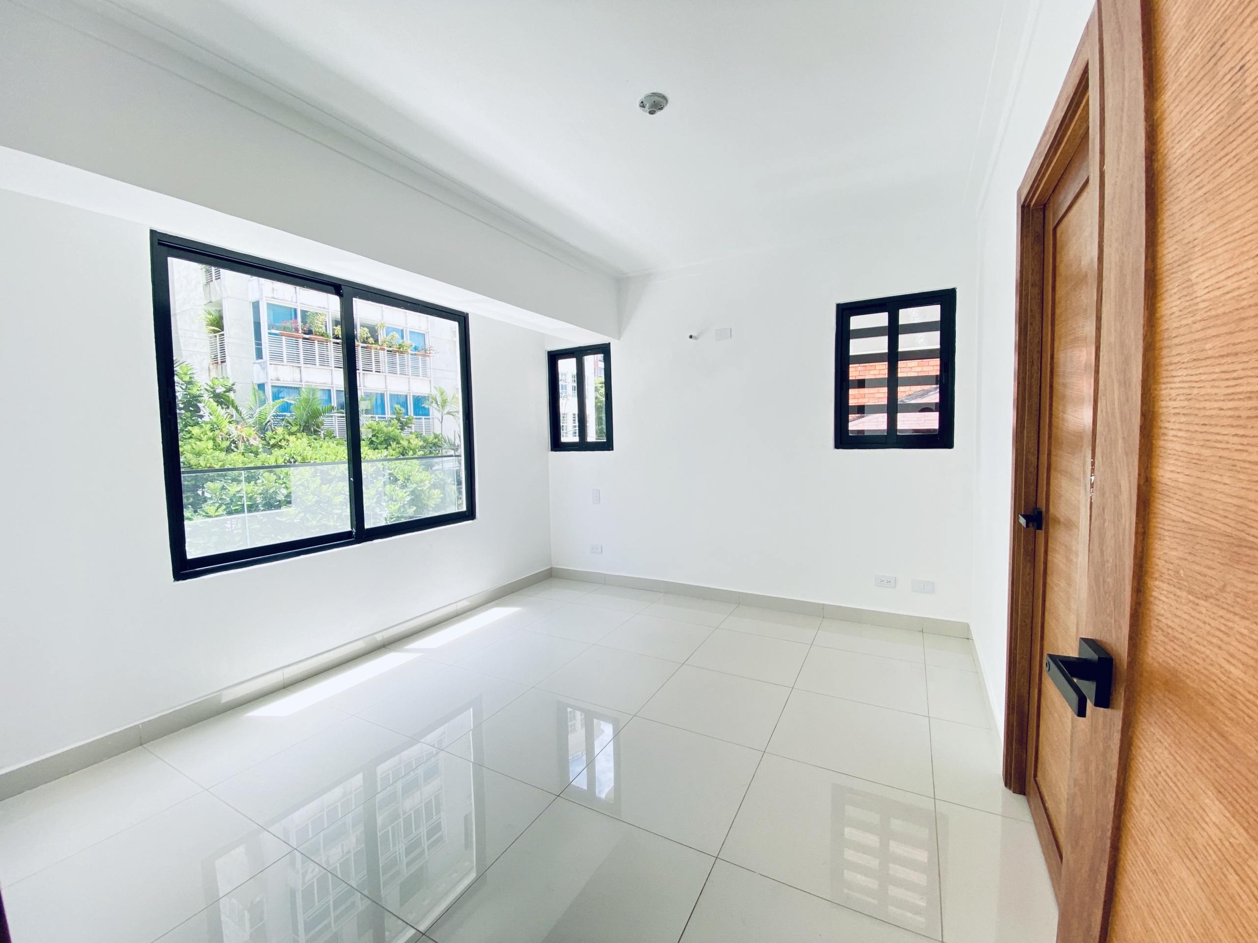 apartamento-nuevo-en-Serralles-por-Agora-Mall-Rosario-Sanchez-DR-Broker-Inmobiliario
